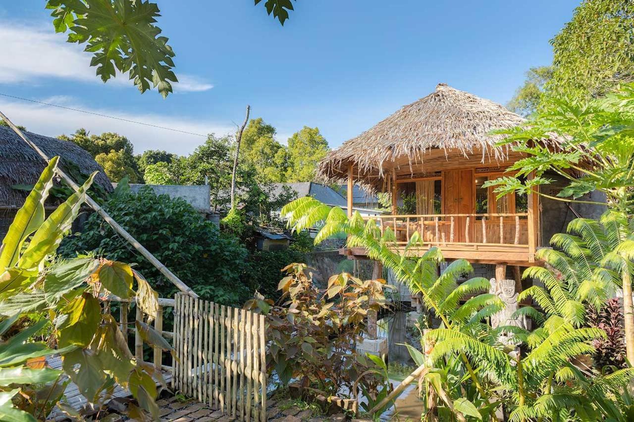 Onong'S Homestay & Cafe Tomohon Exterior photo