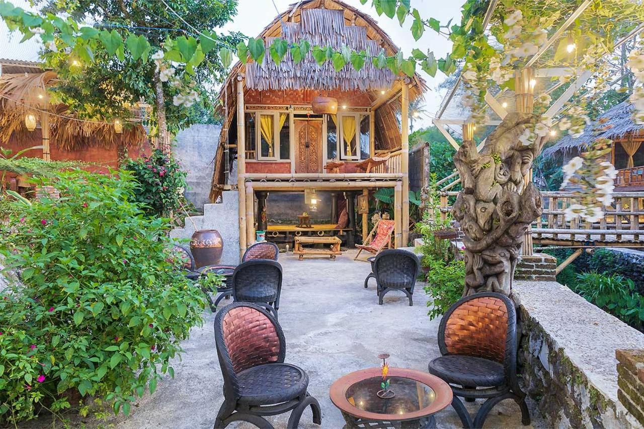 Onong'S Homestay & Cafe Tomohon Exterior photo