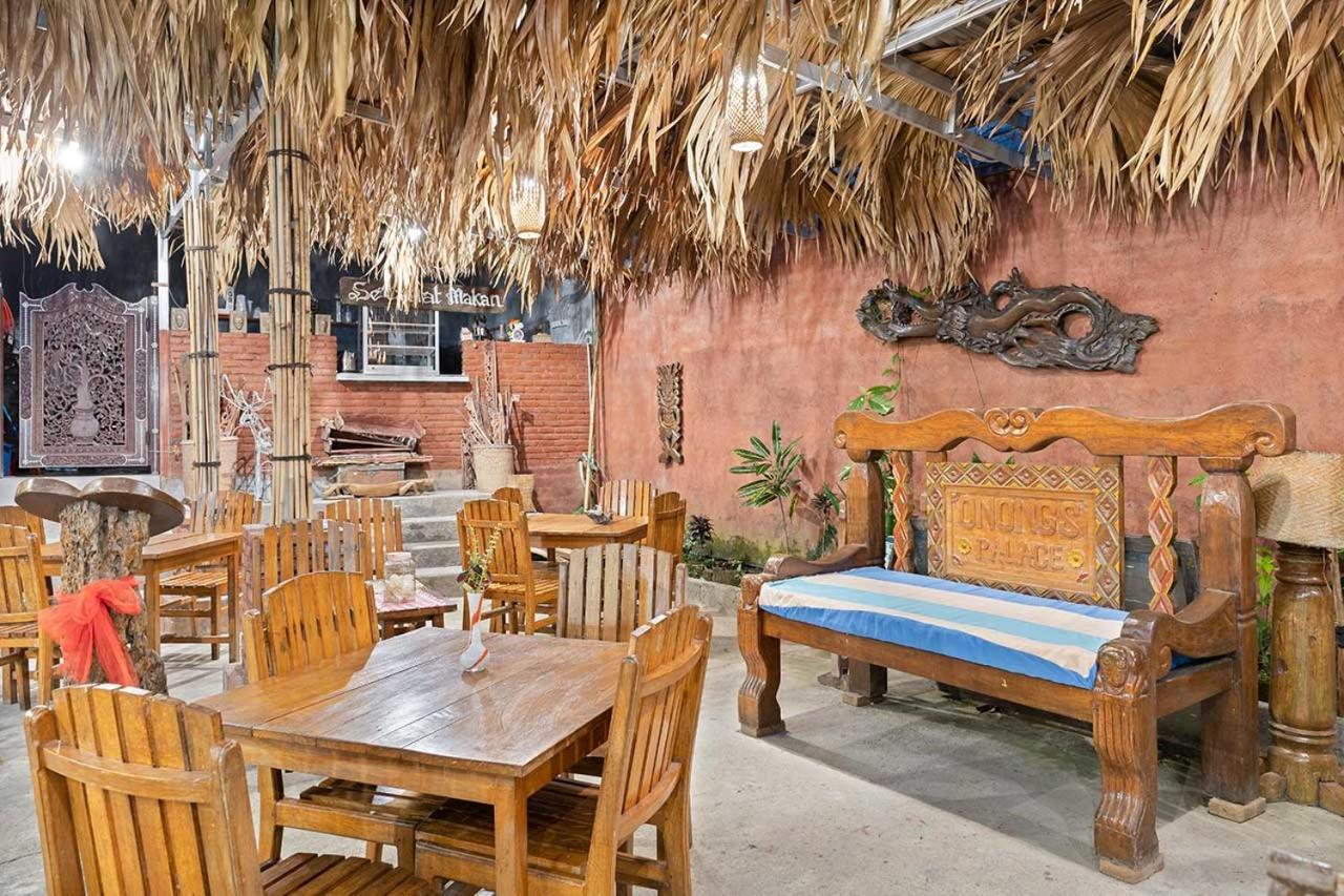 Onong'S Homestay & Cafe Tomohon Exterior photo