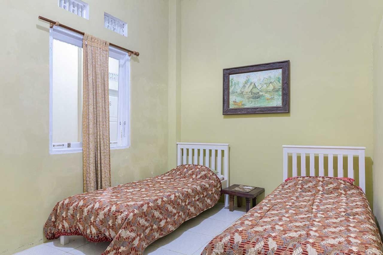 Onong'S Homestay & Cafe Tomohon Exterior photo